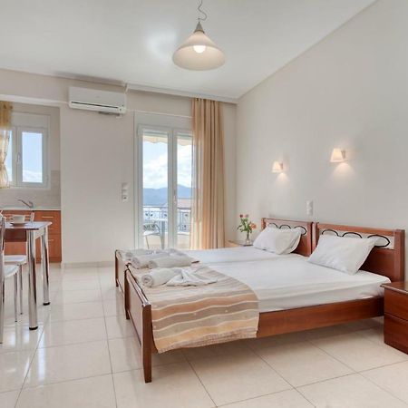 Niovi Luxury Apartments Loutra Aidhipsou Exteriör bild