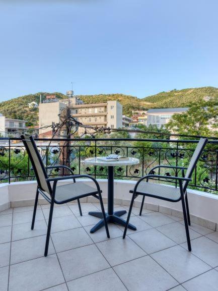 Niovi Luxury Apartments Loutra Aidhipsou Exteriör bild