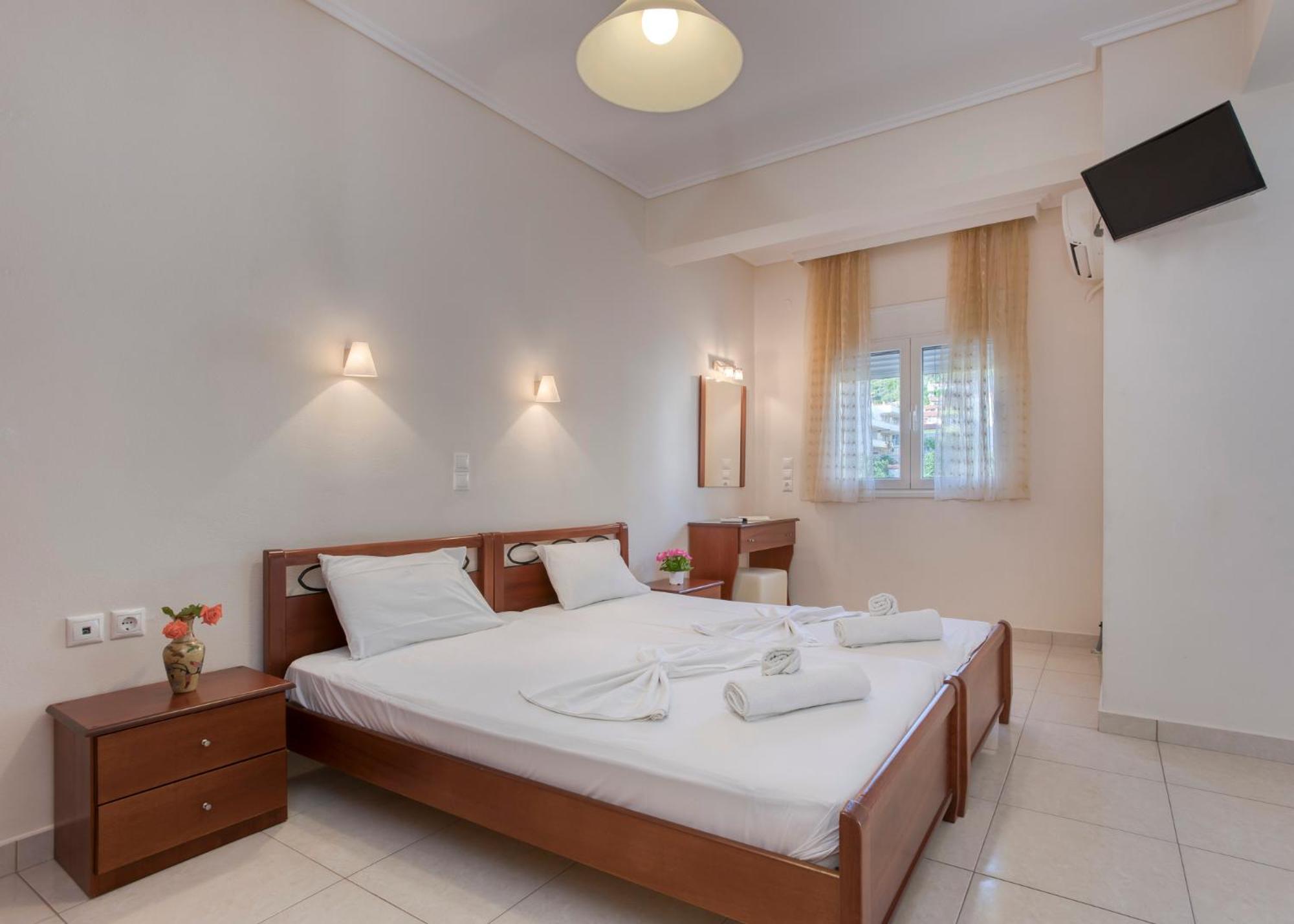 Niovi Luxury Apartments Loutra Aidhipsou Exteriör bild