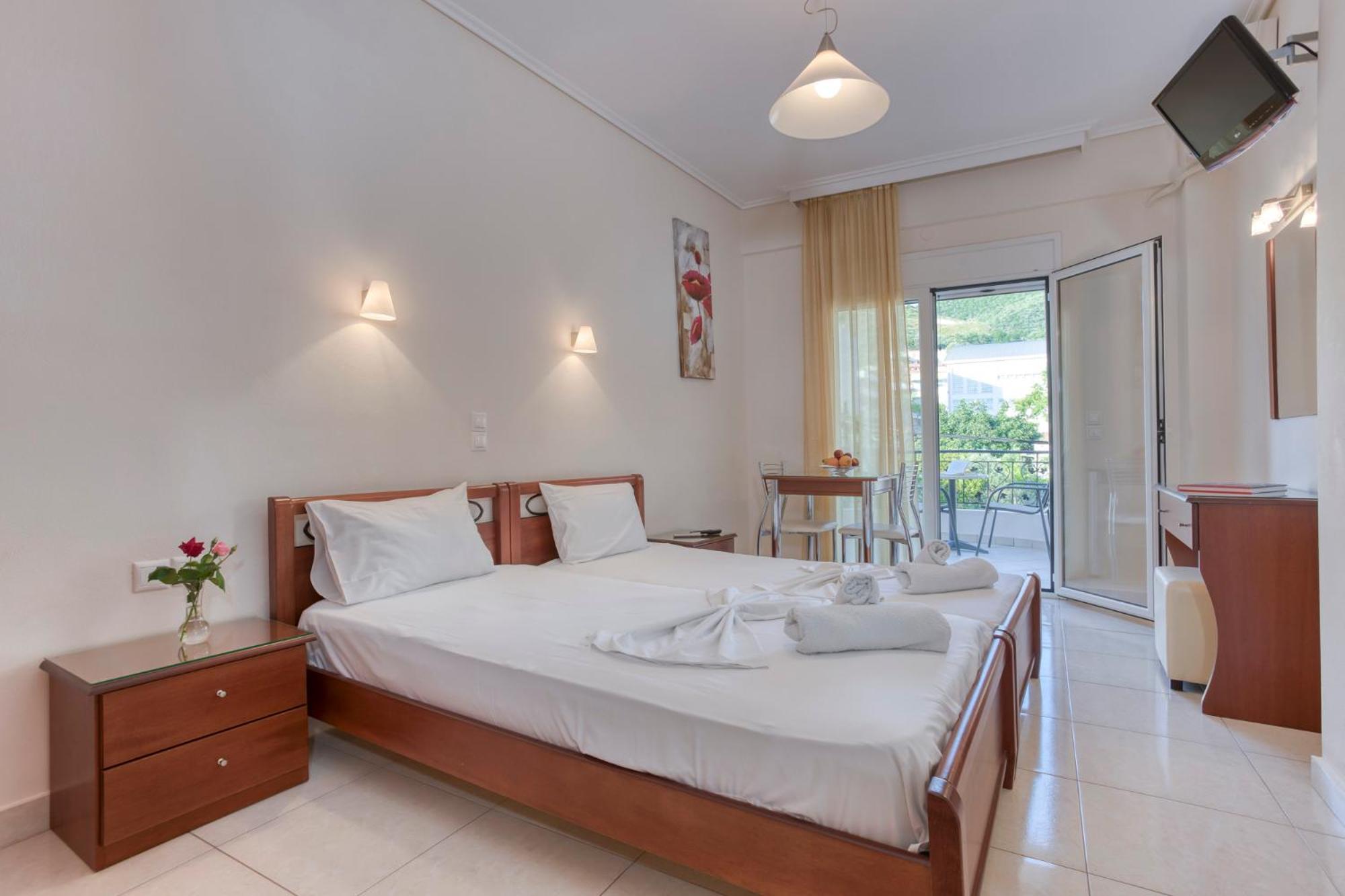 Niovi Luxury Apartments Loutra Aidhipsou Exteriör bild