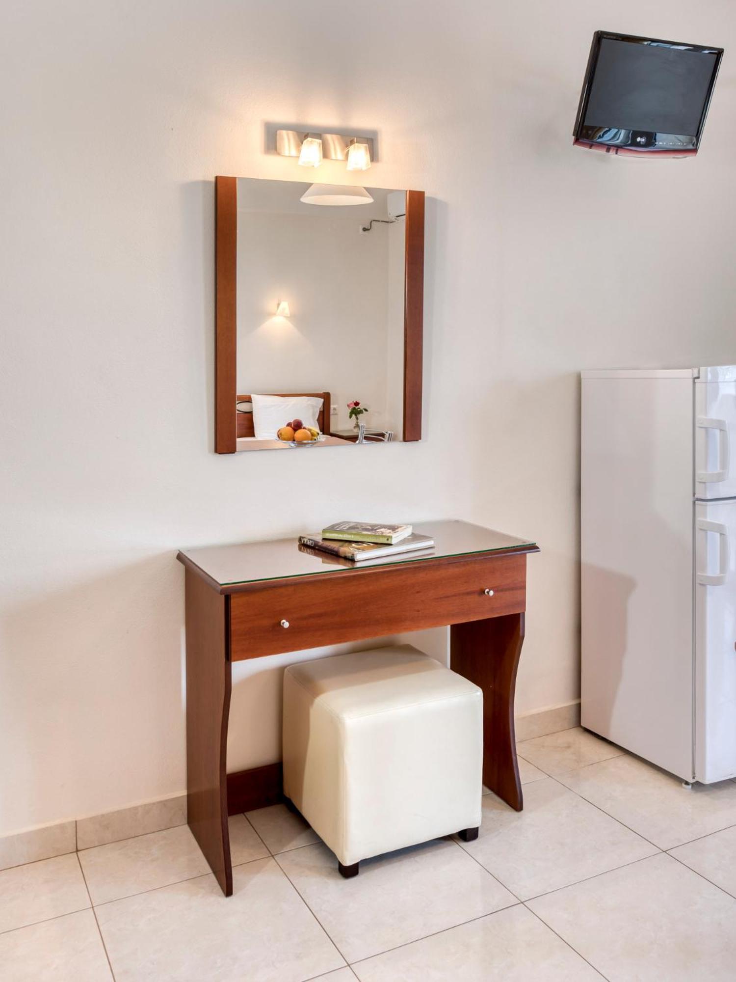 Niovi Luxury Apartments Loutra Aidhipsou Exteriör bild