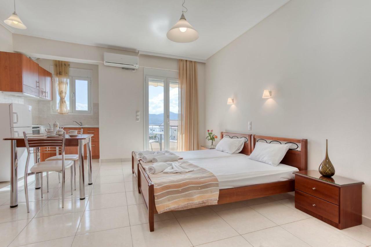 Niovi Luxury Apartments Loutra Aidhipsou Exteriör bild