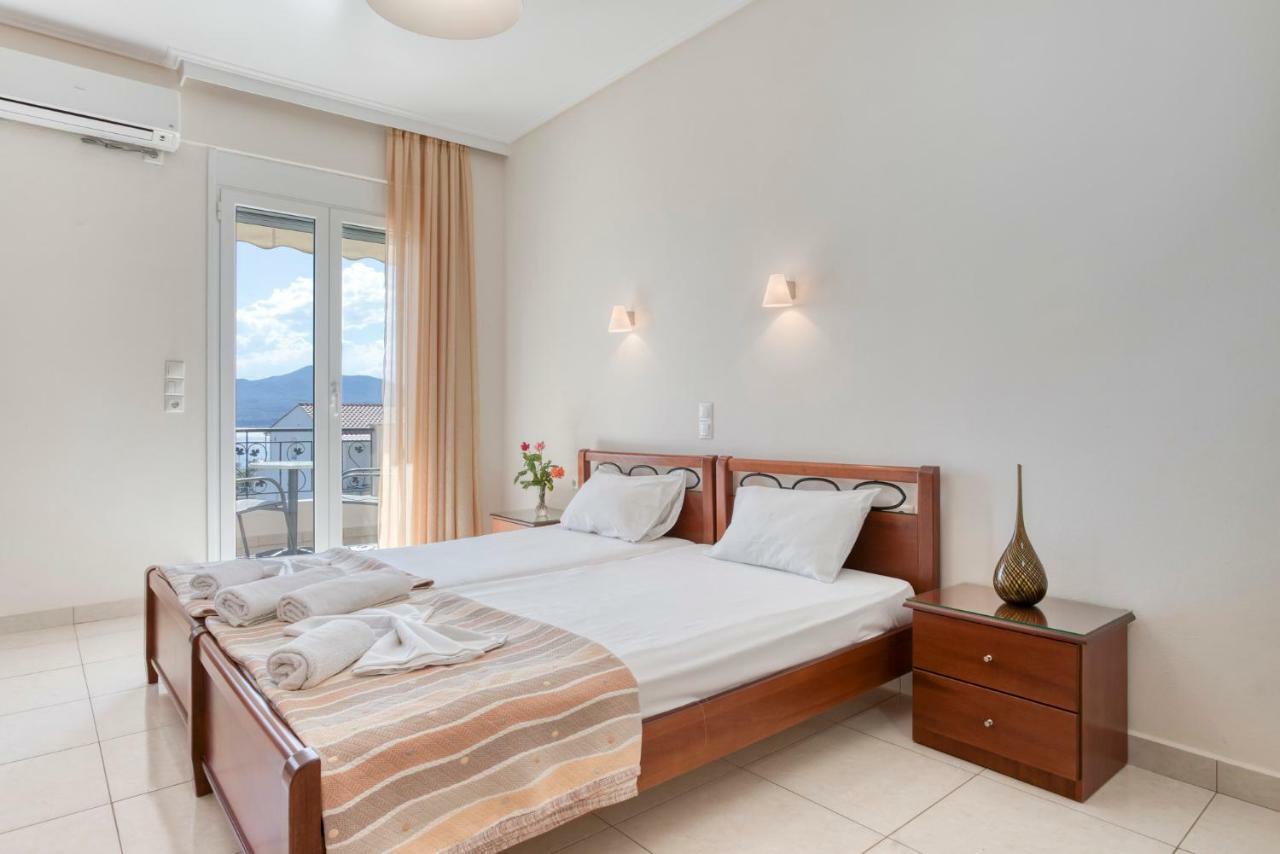 Niovi Luxury Apartments Loutra Aidhipsou Exteriör bild